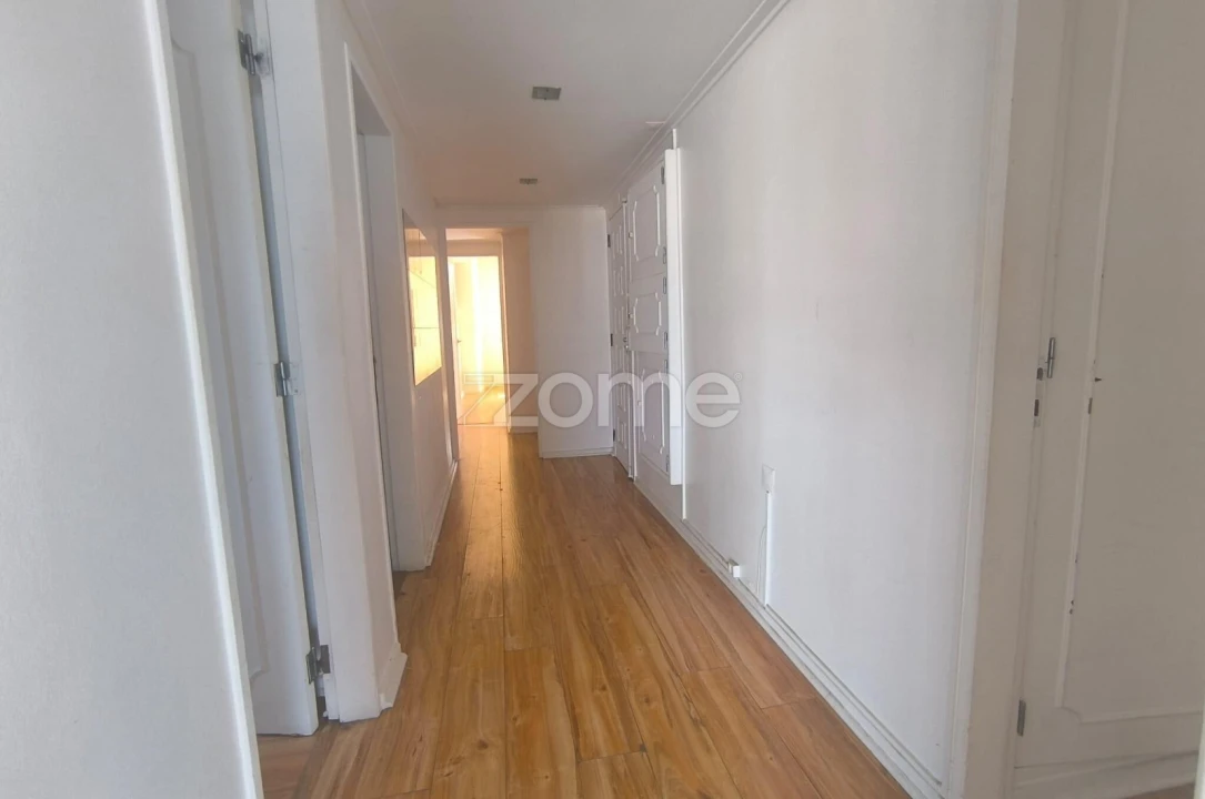 Apartamento T4 para Venda em Carnaxide e Queijas Foto 9