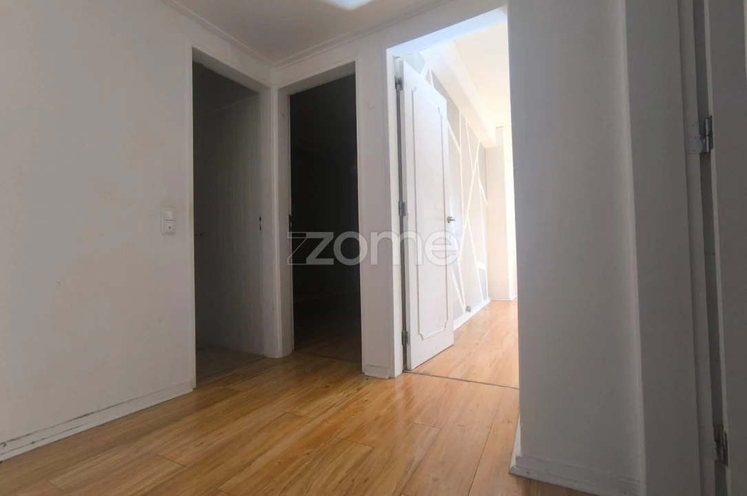 Apartamento T4 para Venda em Carnaxide e Queijas Foto 16