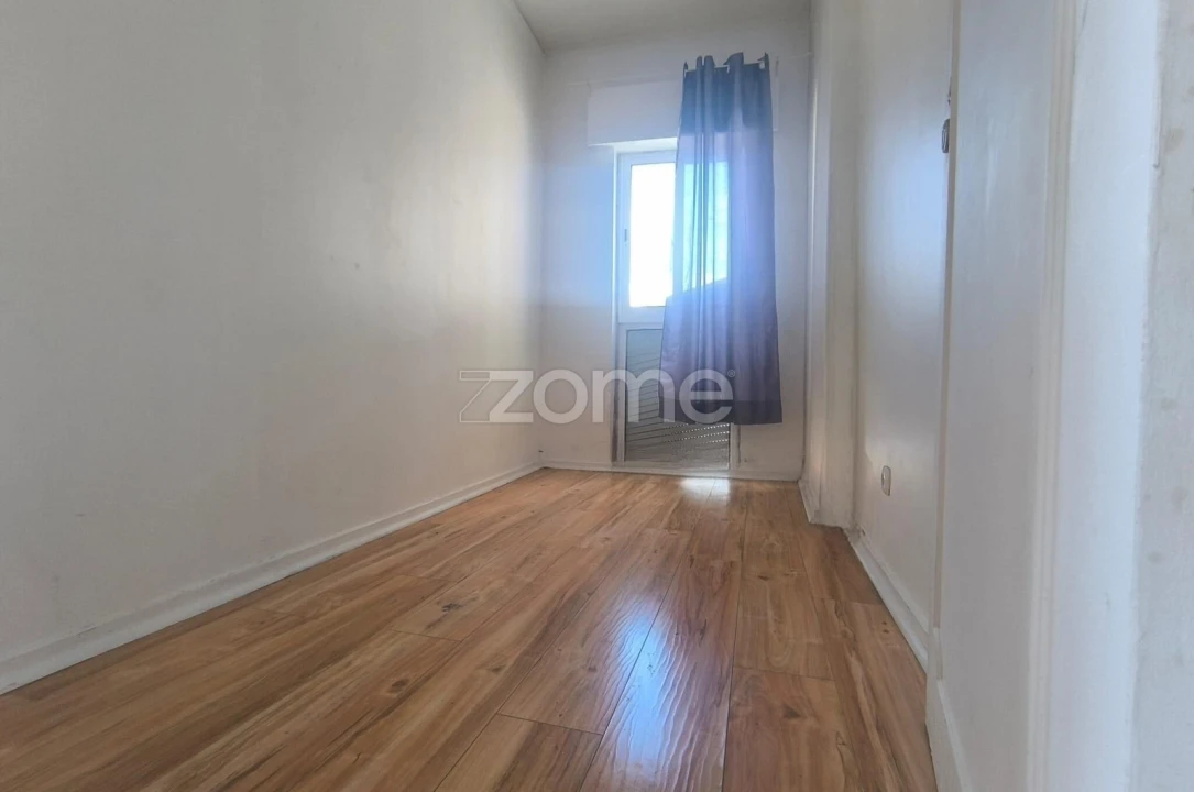 Apartamento T4 para Venda em Carnaxide e Queijas Foto 15
