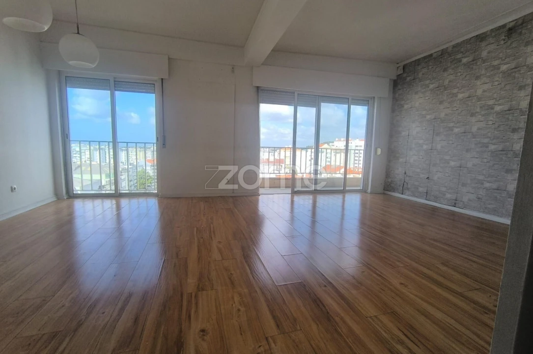 Apartamento T4 para Venda em Carnaxide e Queijas Foto 3