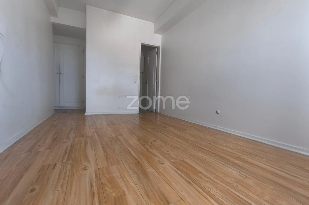 Apartamento T4 para Venda em Carnaxide e Queijas Foto 28