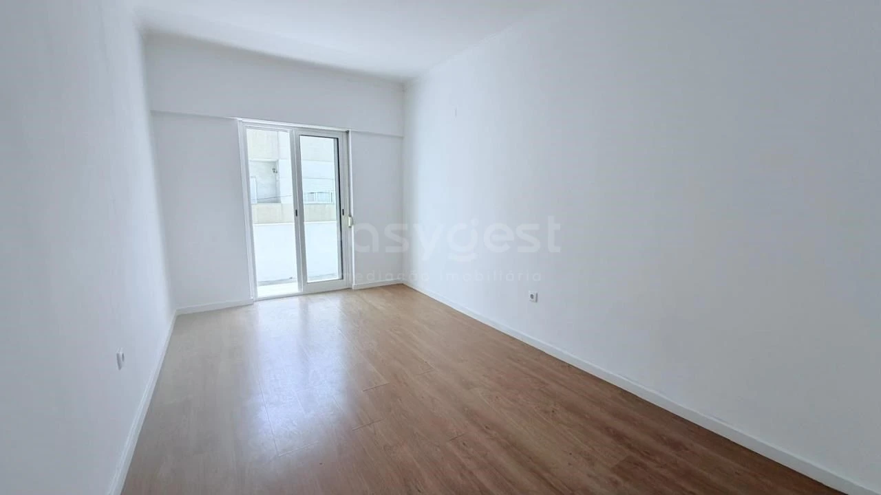Apartamento T2 para Venda em Seixal, Arrentela e Aldeia de Paio Pires Foto 5
