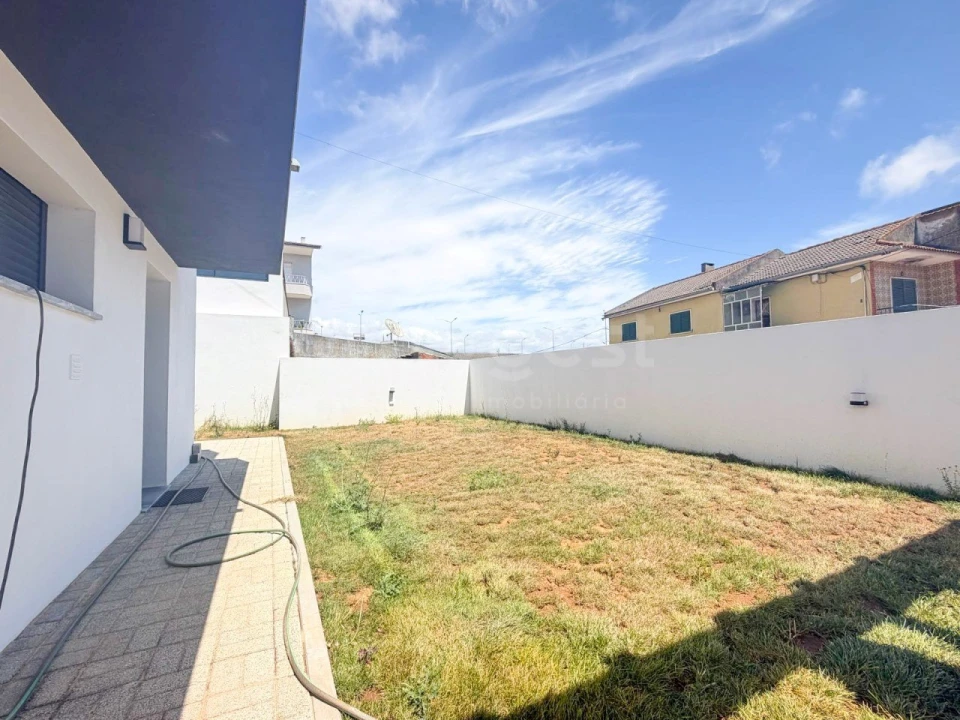 Moradia T2 para Venda em São Domingos de Rana Foto 36