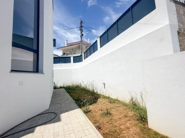 Moradia T2 para Venda em São Domingos de Rana
