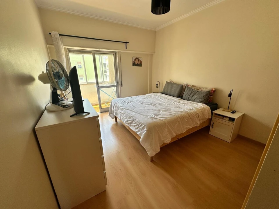 Apartamento T2 para Venda em Póvoa de Santo Adrião e Olival Basto Foto 9