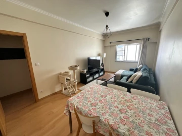 Apartamento T2 para Venda em Póvoa de Santo Adrião e Olival Basto