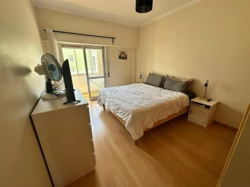 Apartamento T2 para Venda em Póvoa de Santo Adrião e Olival Basto