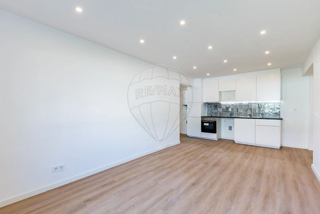 Apartamento T2 para Venda em Agualva e Mira-Sintra Foto 2