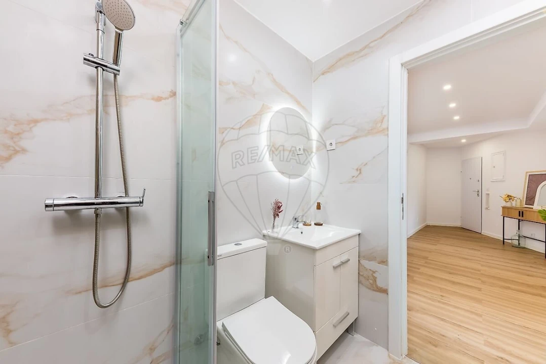 Apartamento T2 para Venda em Agualva e Mira-Sintra Foto 22