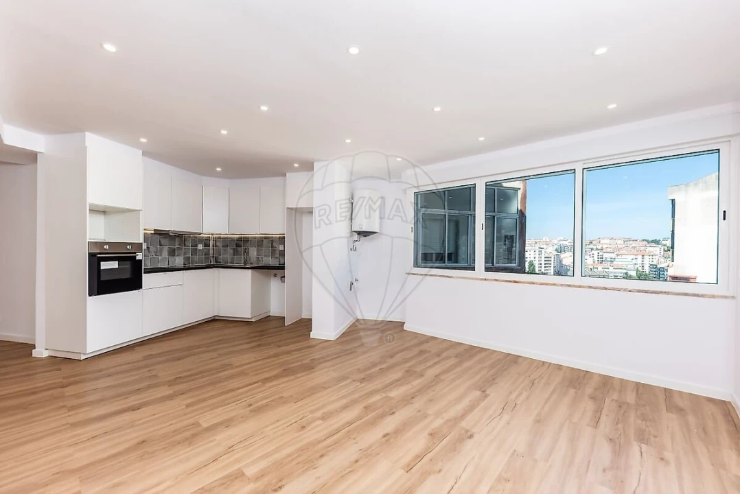 Apartamento T2 para Venda em Agualva e Mira-Sintra Foto 3