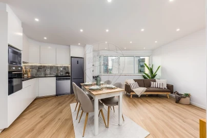 Apartamento T2 para Venda em Agualva e Mira-Sintra