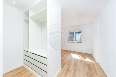 Apartamento T2 para Venda em Agualva e Mira-Sintra