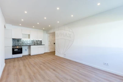 Apartamento T2 para Venda em Agualva e Mira-Sintra