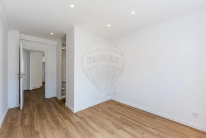 Apartamento T2 para Venda em Agualva e Mira-Sintra