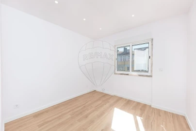 Apartamento T2 para Venda em Agualva e Mira-Sintra