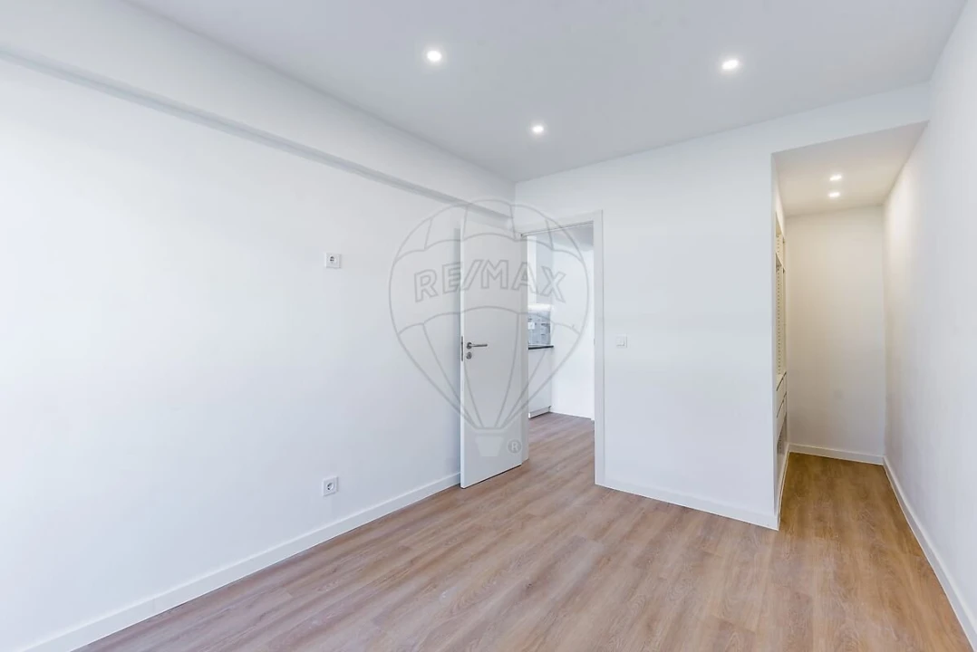 Apartamento T2 para Venda em Agualva e Mira-Sintra Foto 3