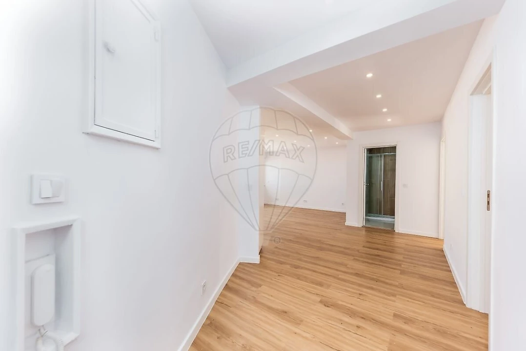 Apartamento T2 para Venda em Agualva e Mira-Sintra Foto 16