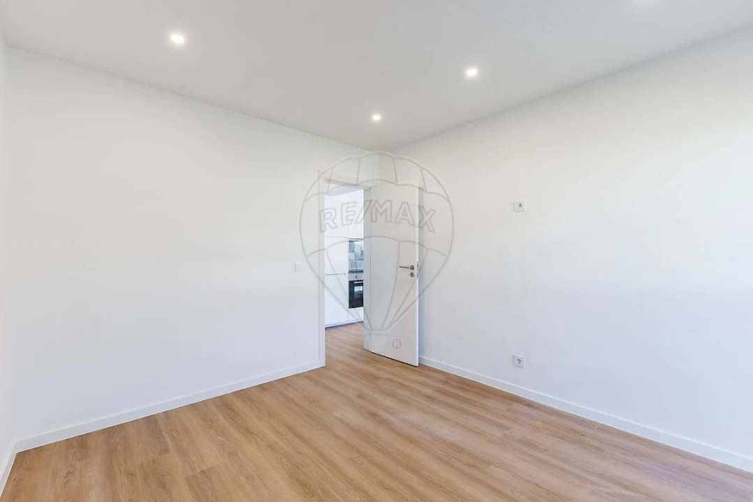 Apartamento T2 para Venda em Agualva e Mira-Sintra Foto 1