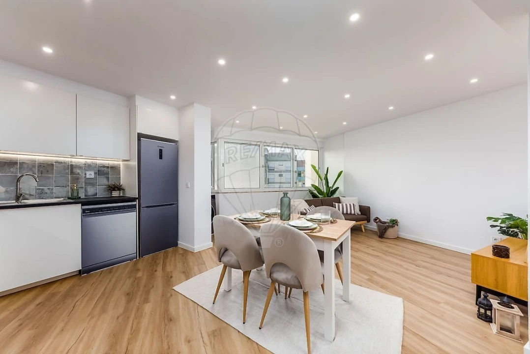 Apartamento T2 para Venda em Agualva e Mira-Sintra Foto 9