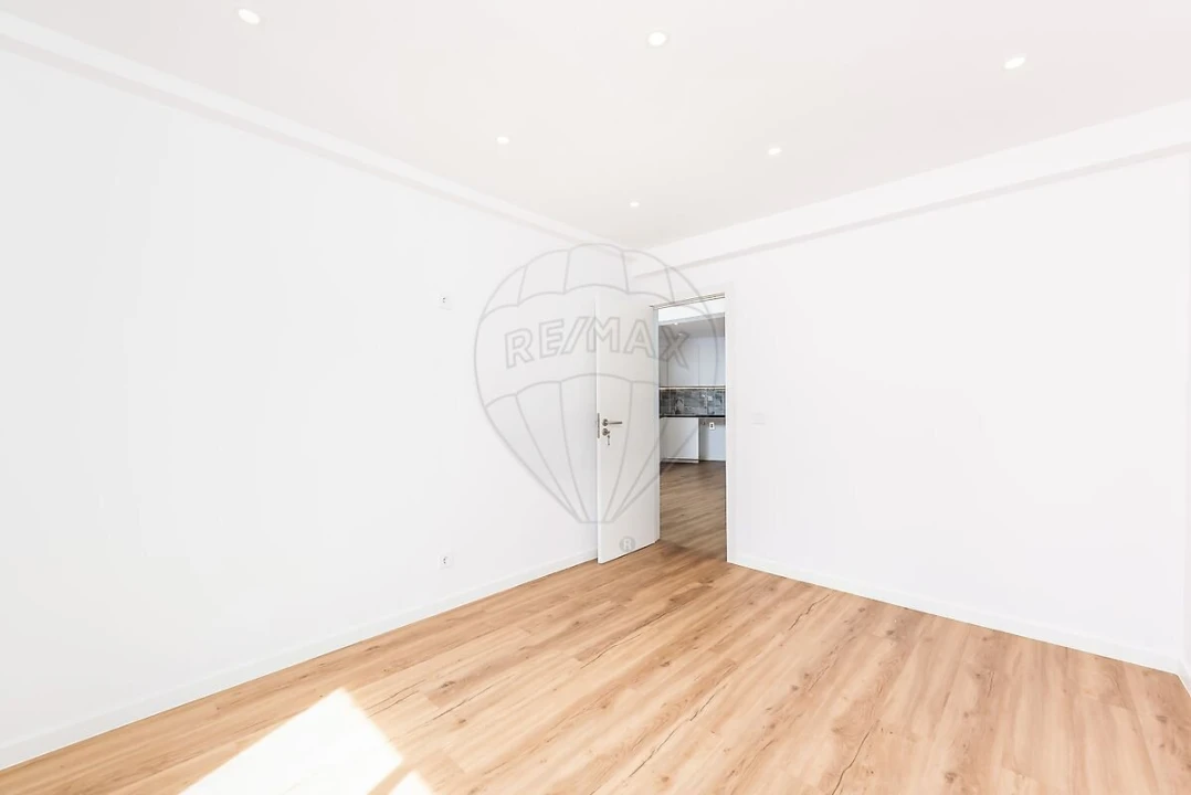 Apartamento T2 para Venda em Agualva e Mira-Sintra Foto 11
