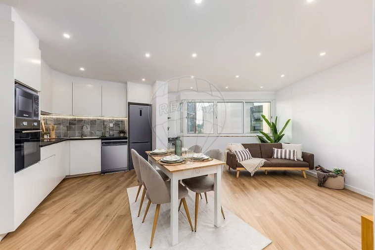 Apartamento T2 para Venda em Agualva e Mira-Sintra Foto 7