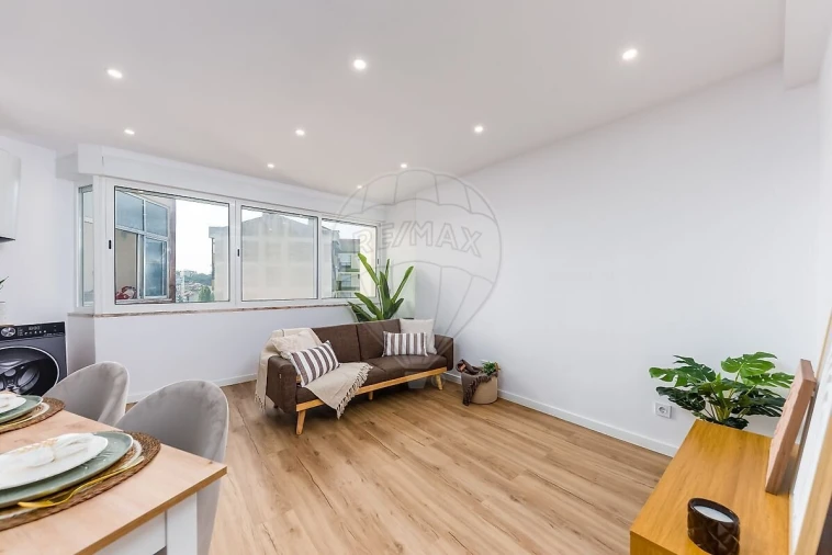 Apartamento T2 para Venda em Agualva e Mira-Sintra Foto 10