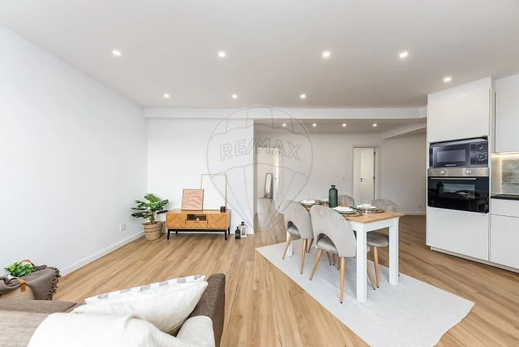 Apartamento T2 para Venda em Agualva e Mira-Sintra Foto 12