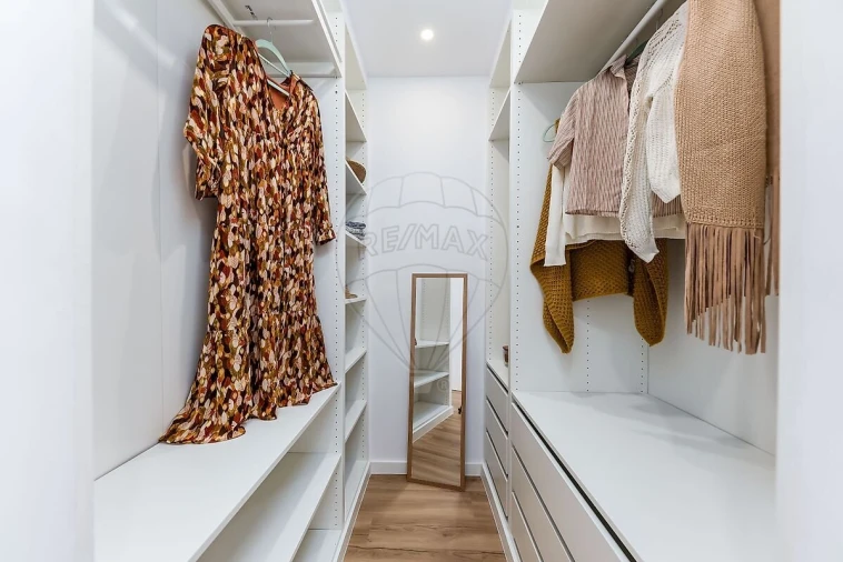 Apartamento T2 para Venda em Agualva e Mira-Sintra Foto 8