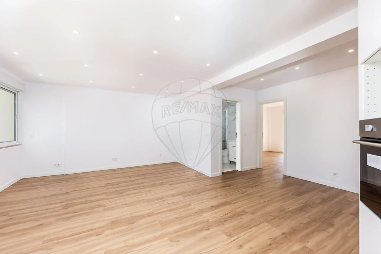 Apartamento T2 para Venda em Agualva e Mira-Sintra Foto 4