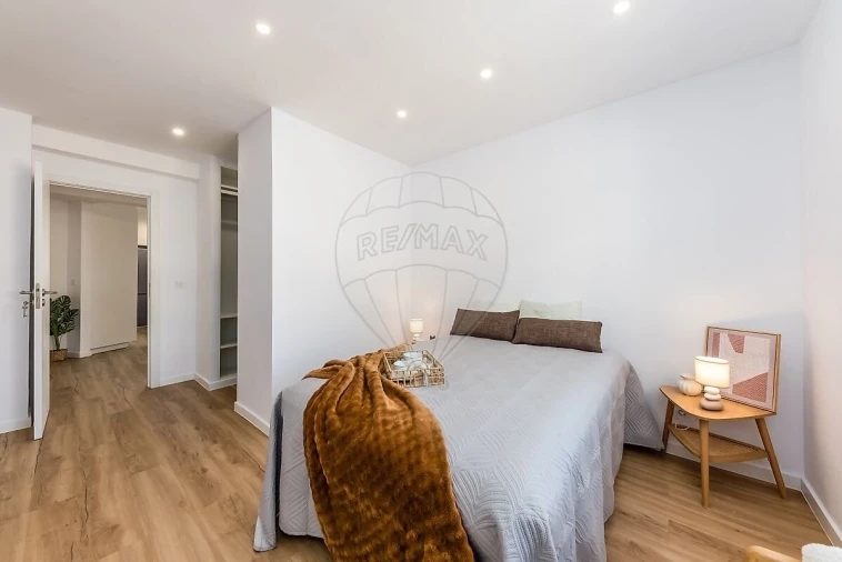 Apartamento T2 para Venda em Agualva e Mira-Sintra Foto 4