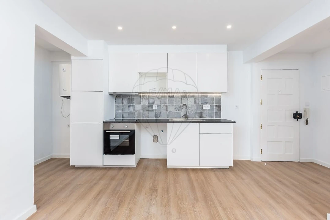 Apartamento T2 para Venda em Agualva e Mira-Sintra Foto 5