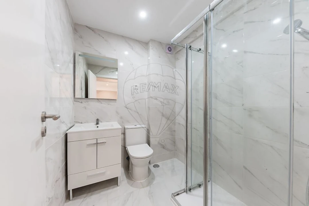 Apartamento T2 para Venda em Agualva e Mira-Sintra Foto 6