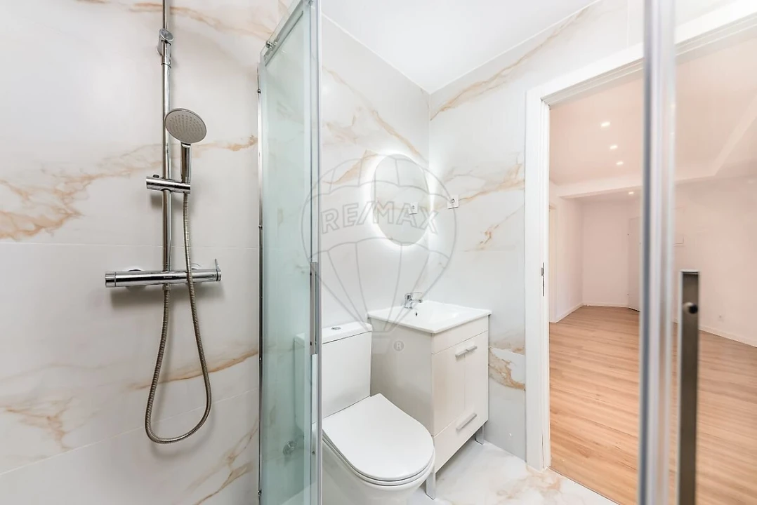 Apartamento T2 para Venda em Agualva e Mira-Sintra Foto 13