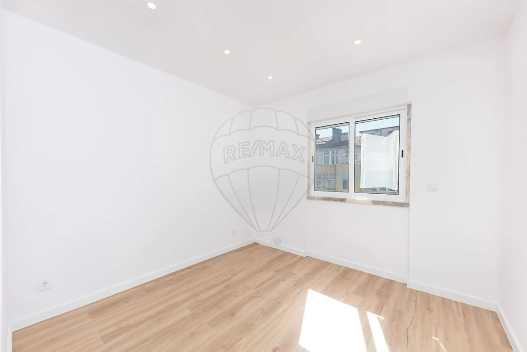 Apartamento T2 para Venda em Agualva e Mira-Sintra Foto 5
