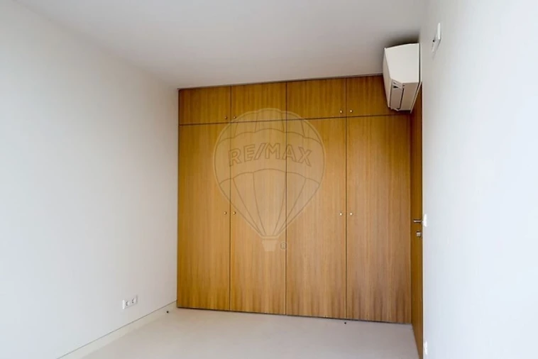 Apartamento T1 para Venda em Ramalde Foto 3