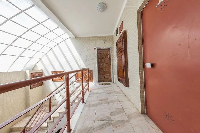 Apartamento T1 para Venda em Costa da Caparica Foto 34