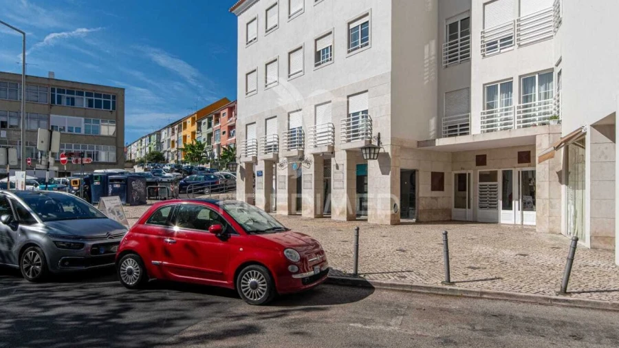 Loja para Venda em Almada, Cova da Piedade, Pragal e Cacilhas