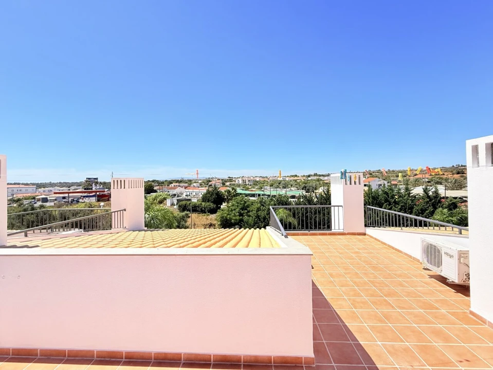 Moradia T3 para Venda em Guia Foto 30