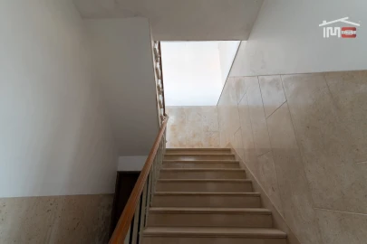 Negócio para Venda em Parceiros e Azoia