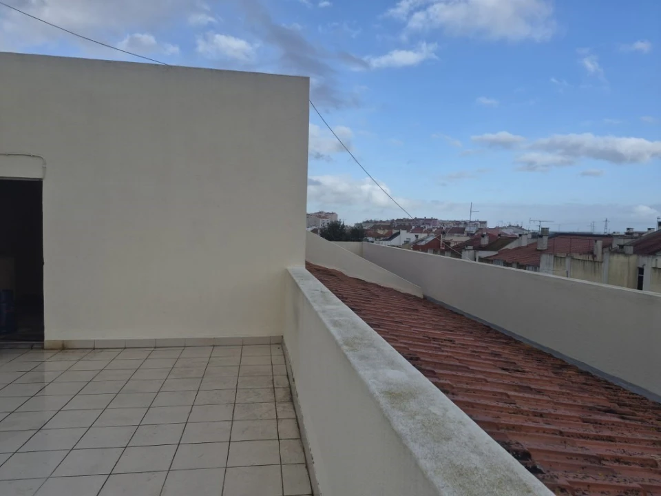 Apartamento T2 para Venda em Carregado e Cadafais Foto 44