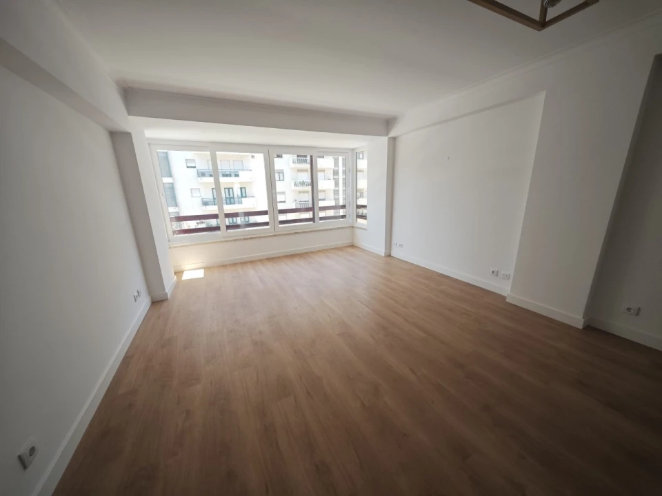 Apartamento T3 para Venda em São Domingos de Benfica Foto 2