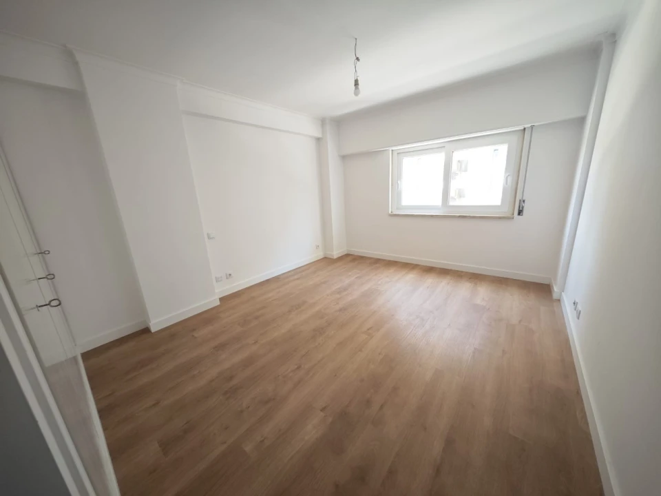 Apartamento T3 para Venda em São Domingos de Benfica Foto 3