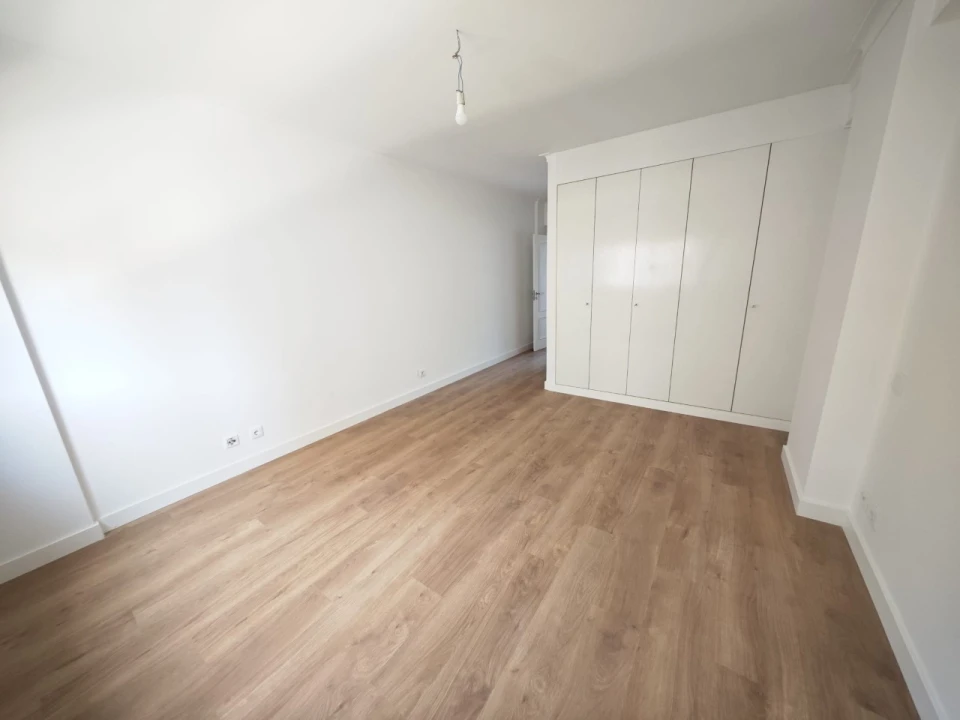 Apartamento T3 para Venda em São Domingos de Benfica Foto 5
