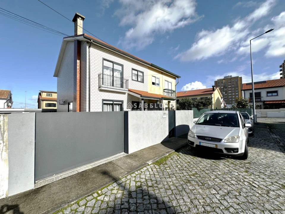 Moradia T3 para Venda em Cidade da Maia Foto 45