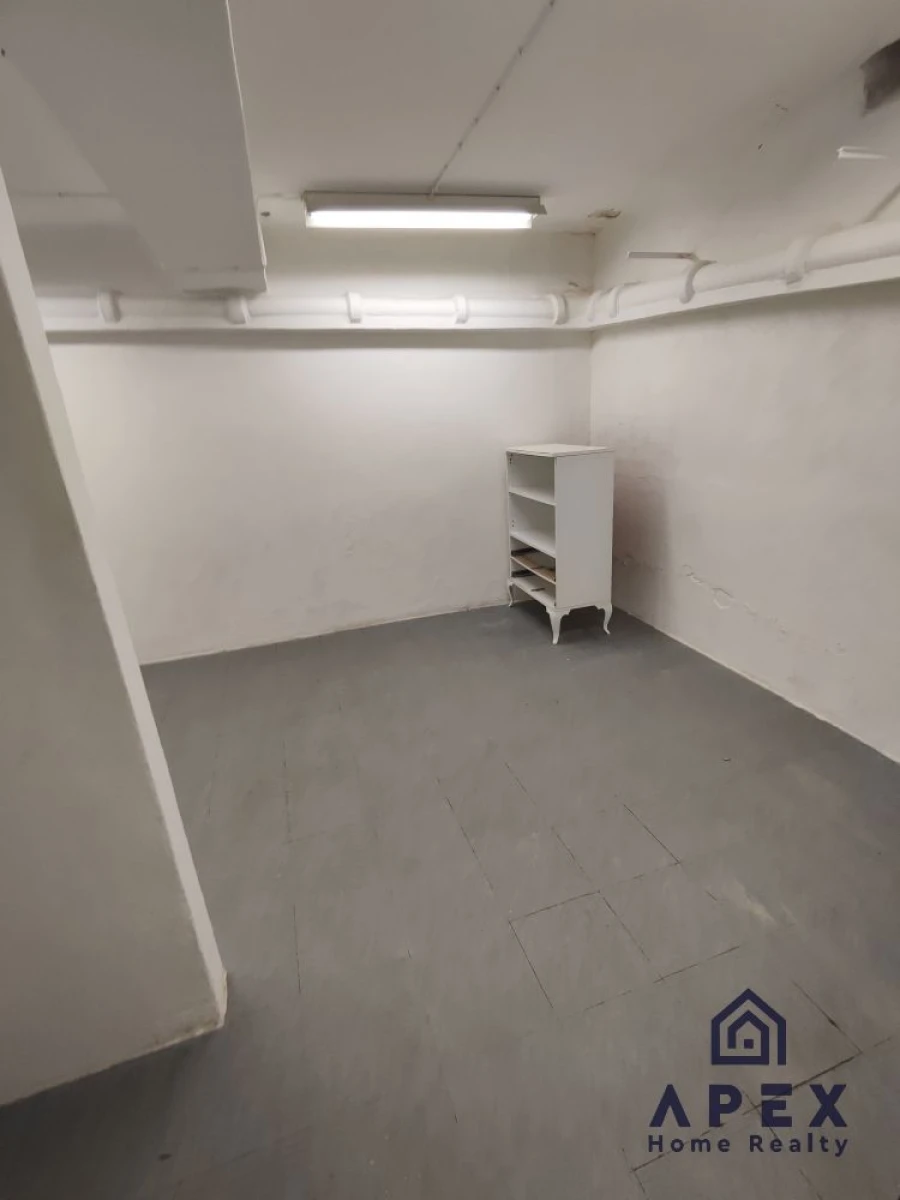 Loja para Arrendamento em Campolide Foto 8