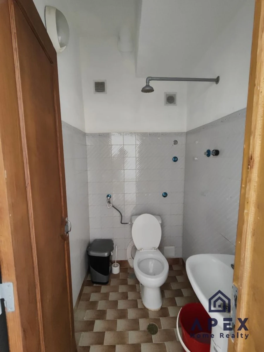 Loja para Arrendamento em Campolide Foto 12