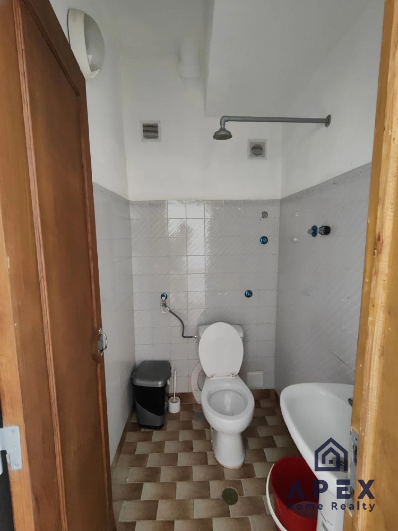 Loja para Arrendamento em Campolide Foto 12