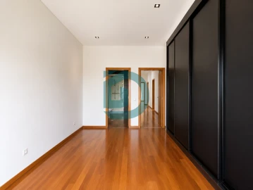 Apartamento T4 para Venda em Póvoa de Varzim, Beiriz e Argivai