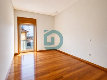 Apartamento T4 para Venda em Póvoa de Varzim, Beiriz e Argivai