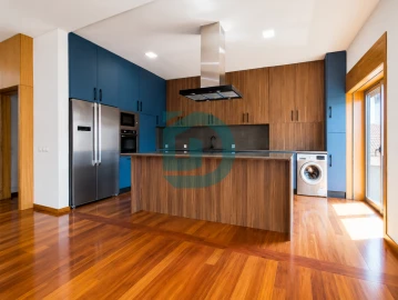 Apartamento T4 para Venda em Póvoa de Varzim, Beiriz e Argivai
